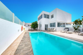 Lanzarote 2-private pool, BBQ, air-con